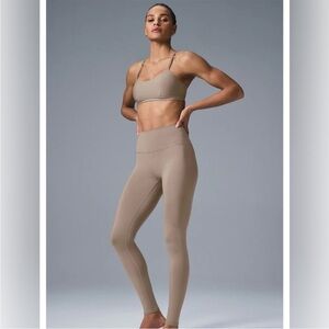 Alo Yoga AirLift Bra and Leggings Gravel Set